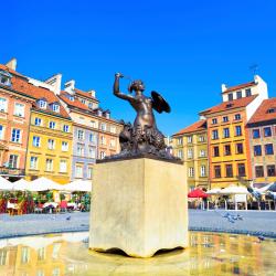 Old Town Market Place, Warsaw Accommodation Dallas