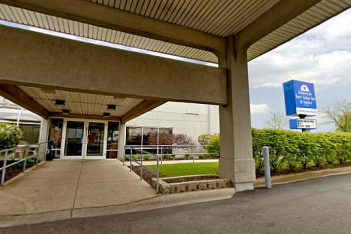 Americas Best Value Inn & Suites Waukegan Gurnee - thumb 1