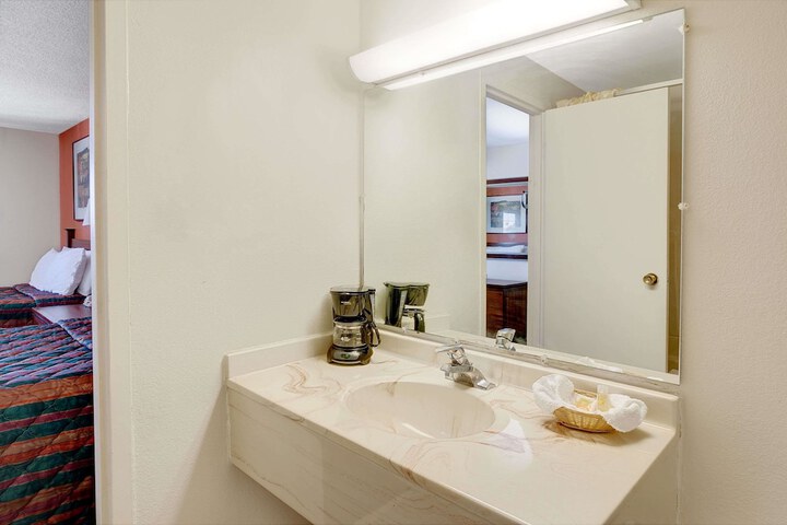 Days Inn By Wyndham Elk Grove Village O'hare Airport West - thumb 5