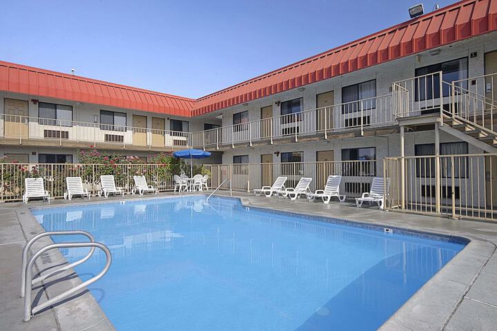 Days Inn By Wyndham Fresno South - thumb 1