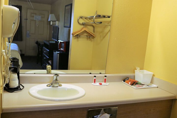 Days Inn By Wyndham Fresno South - thumb 7