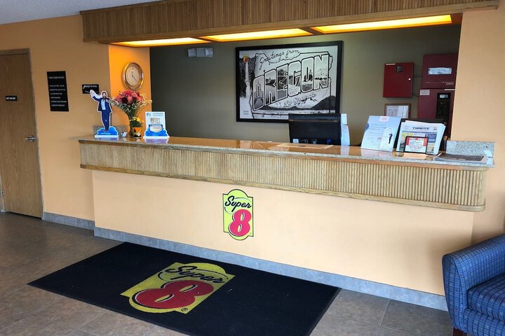 Super 8 By Wyndham LaGrande - thumb 4