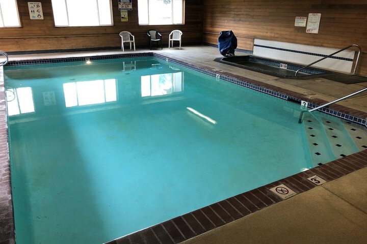 Super 8 By Wyndham LaGrande - thumb 3