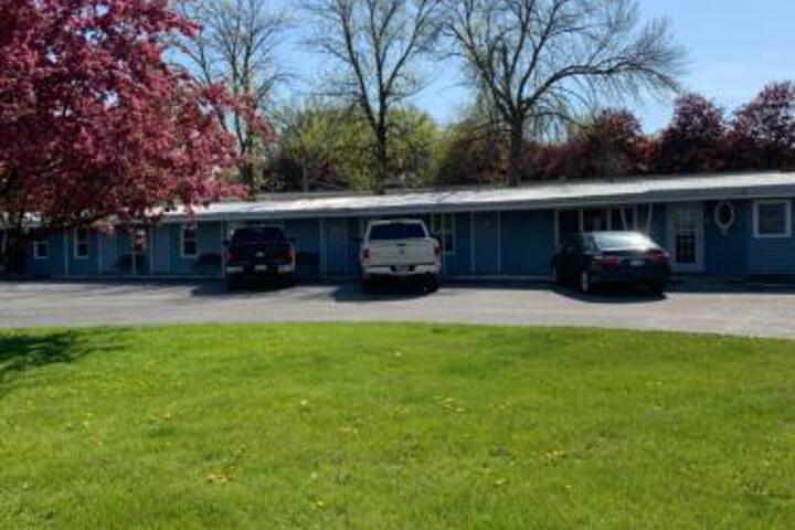 HOMETOWN INN - thumb 6