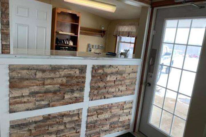 HOMETOWN INN - thumb 0