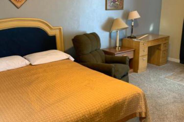 HOMETOWN INN - thumb 5