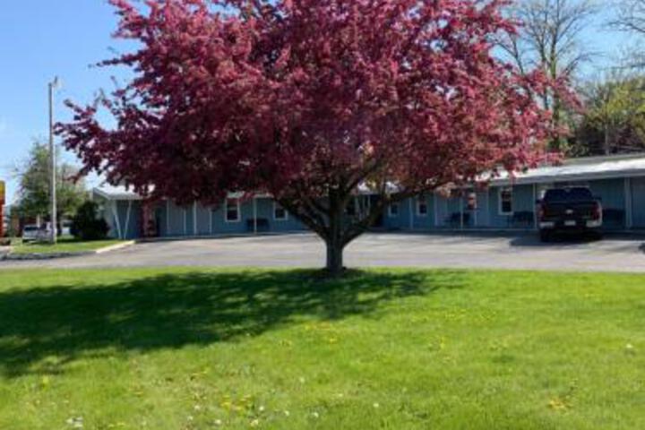 HOMETOWN INN - thumb 7