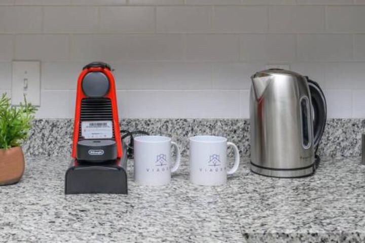 1BR Downtown Apartment With Gym & Parking - thumb 3