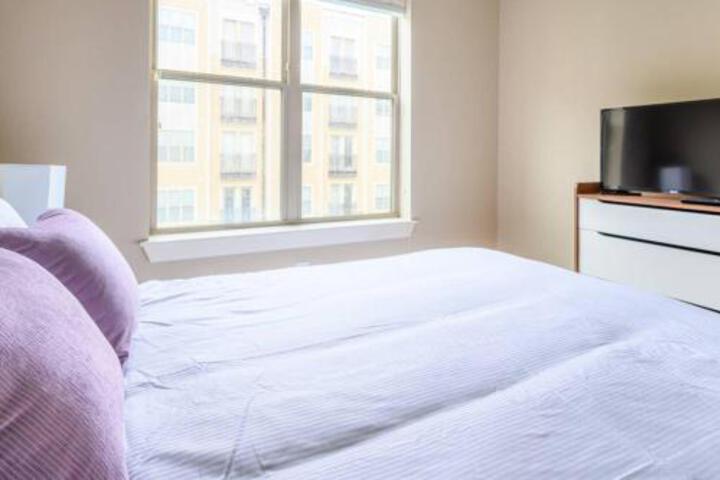 1BR Downtown Apartment With Gym & Parking - thumb 2