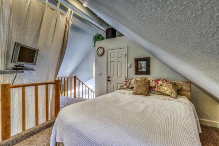 Crown Point Hideaway - thumb 2