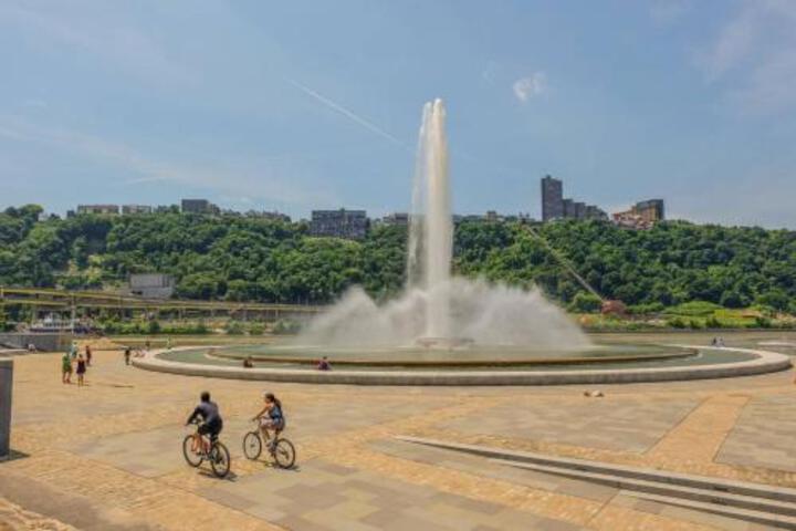 Colorful Cultural District 2BR Apt W / Parking - thumb 6