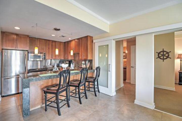 Beachside Biloxi Club Condo Balcony W / Ocean View! - thumb 3