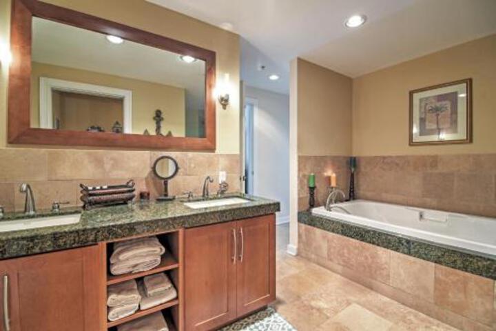 Beachside Biloxi Club Condo Balcony W / Ocean View! - thumb 1