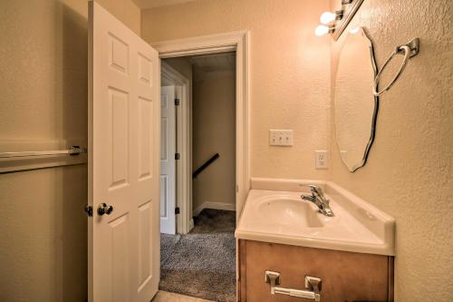 Gulfport Condo With Balcony 5 Minute Walk To Beach! - thumb 0