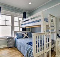 Charming Renovated Avalon Townhome Walk to Beach! - Accommodation Dallas