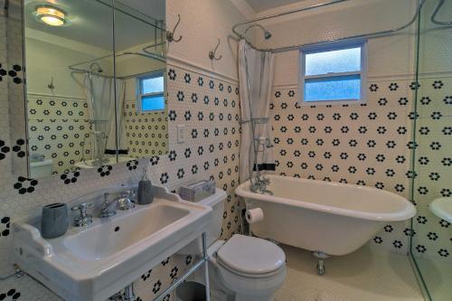 Cozy St. Petersburg Home W / Patio 4 Blocks From Bay - thumb 5