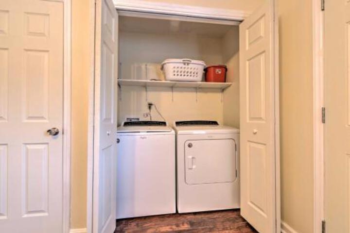 Durham Townhome W / Deck 15 Min To Downtown DPAC! - thumb 1