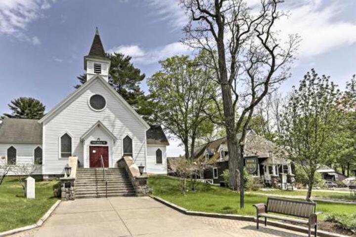 Bolton Landing Cottage W / Deck Walk To The Beach! - thumb 2