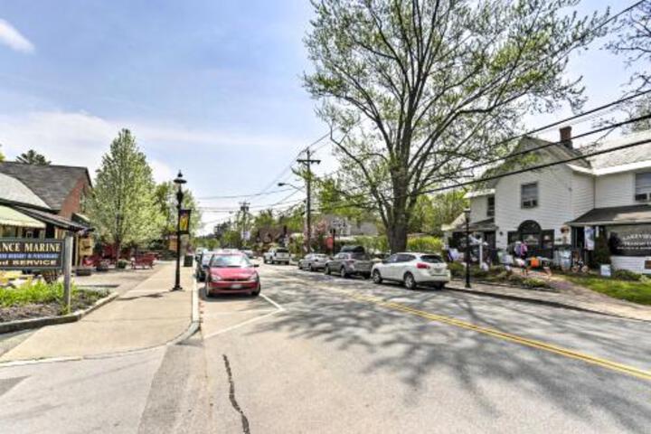 Bolton Landing Cottage W / Deck Walk To The Beach! - thumb 3