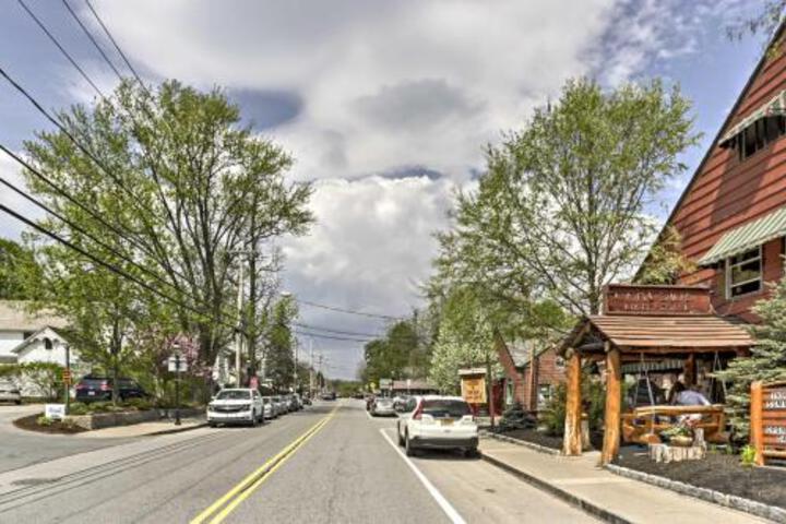 Bolton Landing Cottage W / Deck Walk To The Beach! - thumb 6