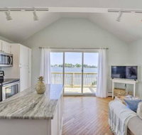 NEW Waterfront Portsmouth House Mins to Newport - Accommodation Dallas