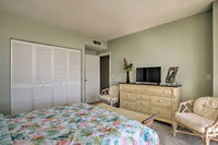 NEW Oceanfront Marco Island Condo w / Beach Access