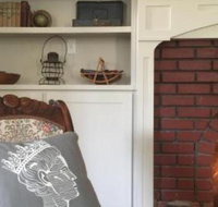 Historic Albion Mountain Cottage on Quiet Street - Accommodation Dallas