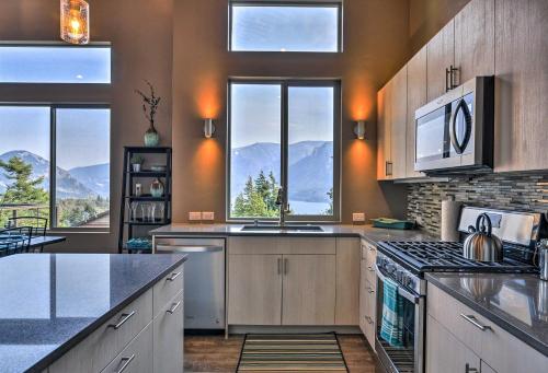 NEW! Gorge Retreat Carson Home W / Stunning Views! - thumb 6