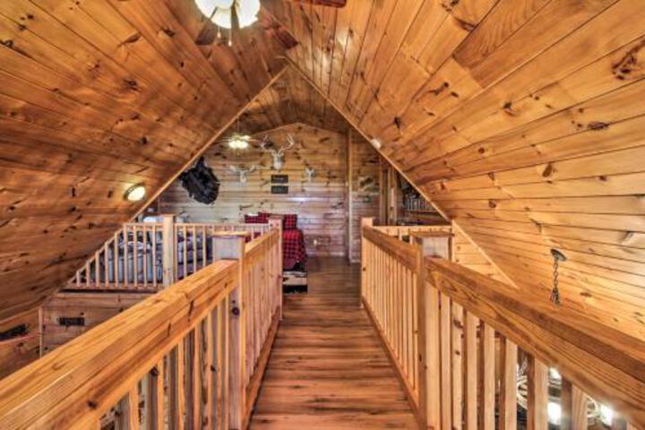 Bear Mountain Chalet W / Private Deck & Hot Tub! - thumb 5