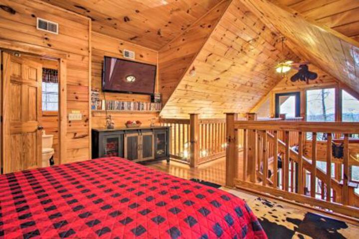 Bear Mountain Chalet W / Private Deck & Hot Tub! - thumb 6