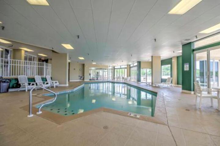 Lakefront Osage Beach Condo W / Porch & Pool Access! - thumb 0