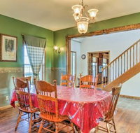 Serene Lyndon House with 2 Decks Fire Pit  Yard - Accommodation Dallas