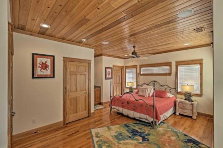 Riverfront Carrabelle Home W / Patio & Private Dock - thumb 0