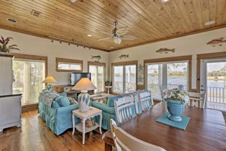 Riverfront Carrabelle Home W / Patio & Private Dock - thumb 5