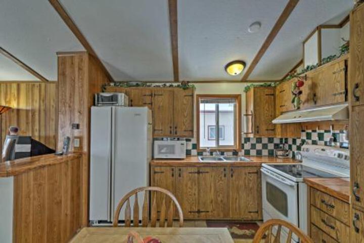 Columbia Falls Cottage W / Deck & Grill! - thumb 0