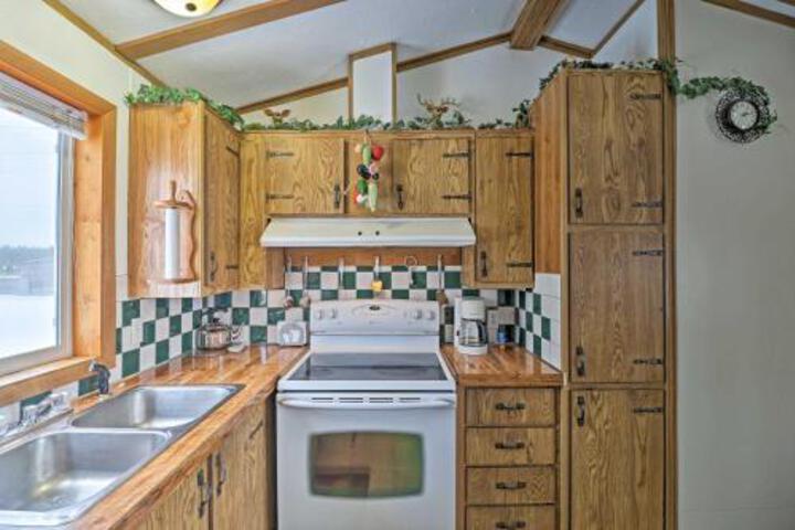 Columbia Falls Cottage W / Deck & Grill! - thumb 3