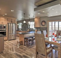 Large Lyndon Home w / Wet Bar Kayak  Fire Pit - Accommodation Dallas