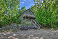 Updated Chalet w / Deck Near Skiing  Story Land