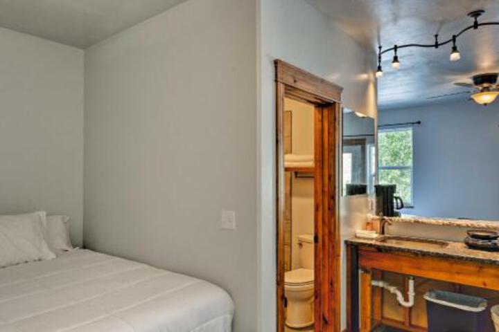 Central Lava Hot Springs Studio W / Deck & Views! - thumb 3