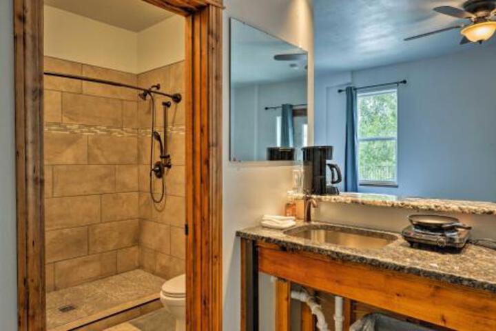 Central Lava Hot Springs Studio W / Deck & Views! - thumb 4