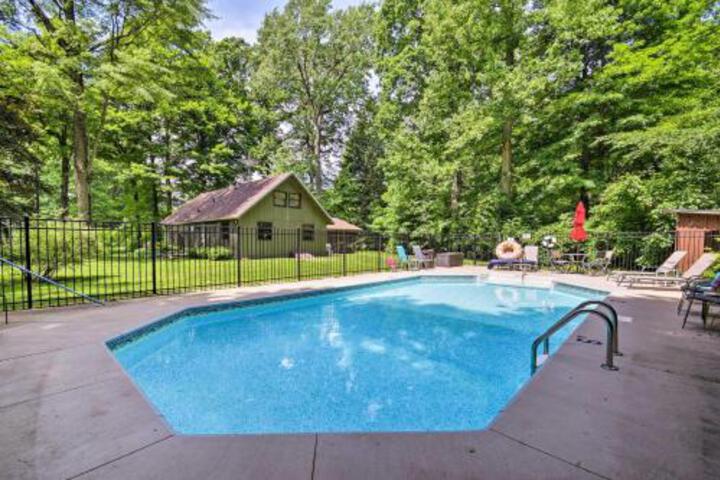 Woodsy Home W / Pool 1.5 Mi To Lake Michigan! - thumb 5