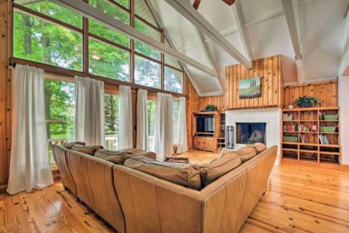 Woodsy Home W / Pool 1.5 Mi To Lake Michigan! - thumb 4