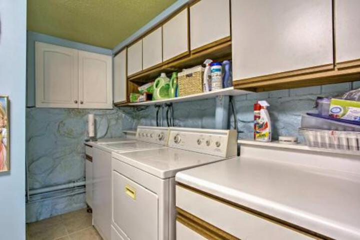 Hendersonville Golf Cabin With Wraparound Deck! - thumb 7