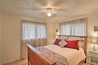 Trinity River Retreat w / Saltwater Pool  Fire Pit