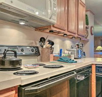 Slopeside Snowshoe Condo Walk to Ski Lifts - Accommodation Dallas