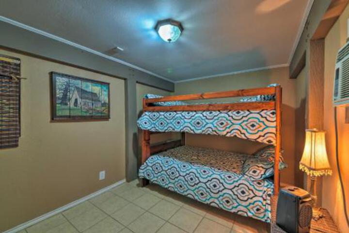 Goodrich Private Lake House W / Dock & Firepit - thumb 6