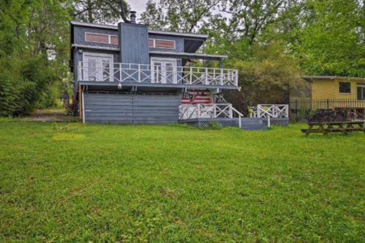 Goodrich Private Lake House W / Dock & Firepit - thumb 1