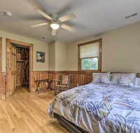 Remodeled Pittsboro Farmhouse on 220 Acres - Accommodation Dallas