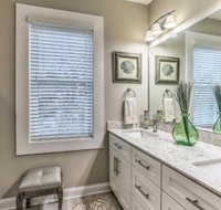 Surf City Home w / Outdoor Shower Walk to Beach - Accommodation Dallas