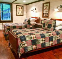 Pet Friendly Cabin w / Decks & Mountain Views! - Accommodation Dallas
